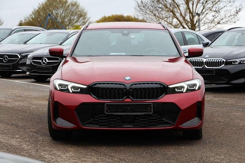 Gebraucht BMW 330 M Sport 245 PS (180 kW) 2025 Rot Kombi