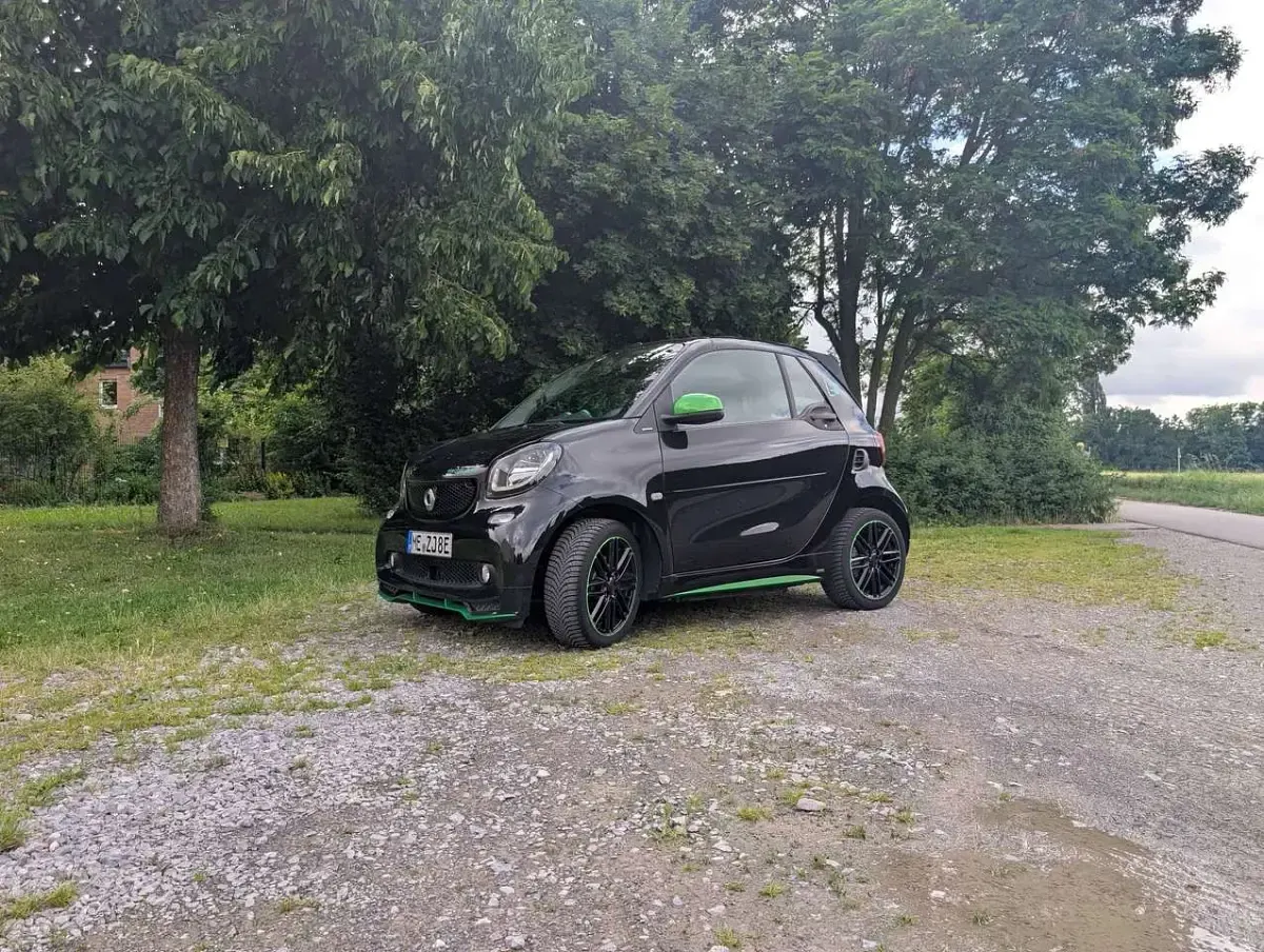 Gebraucht Smart ForTwo Electric Drive Brabus 60 kW (82 PS) 2018 Schwarz Cabrio
