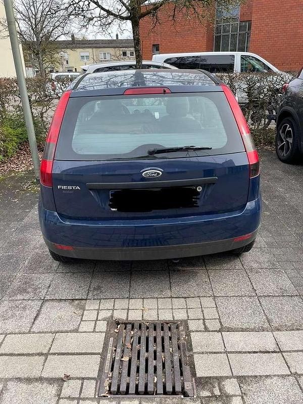 Gebraucht Ford Fiesta Ambiente 60 PS (44 kW) 2002 Blau Kleinwagen