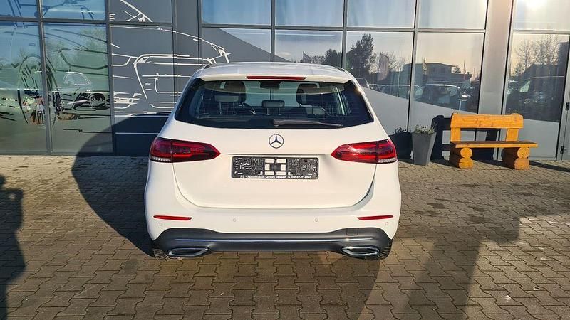 Gebraucht Mercedes B200 150 PS (110 kW) 2020 Weiß Van / Kleinbus