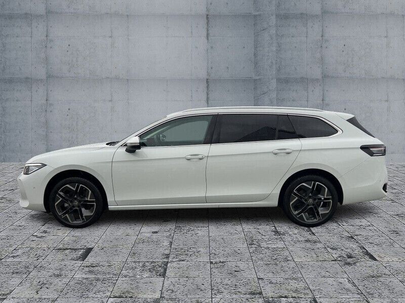 Gebraucht VW Passat Elegance 150 PS (110 kW) 2024 Weiß Kombi