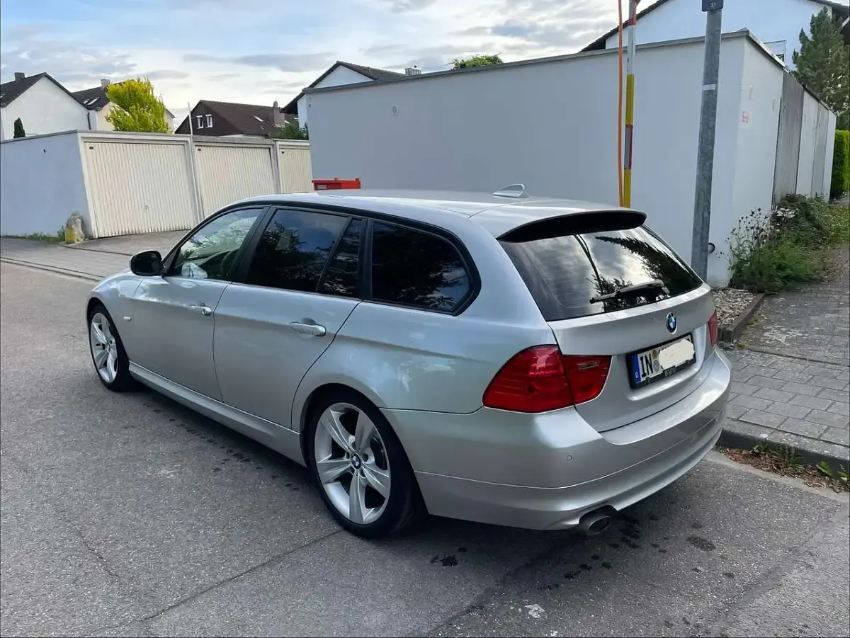 Gebraucht BMW 320 184 PS (135 kW) 2011 Silber Kombi
