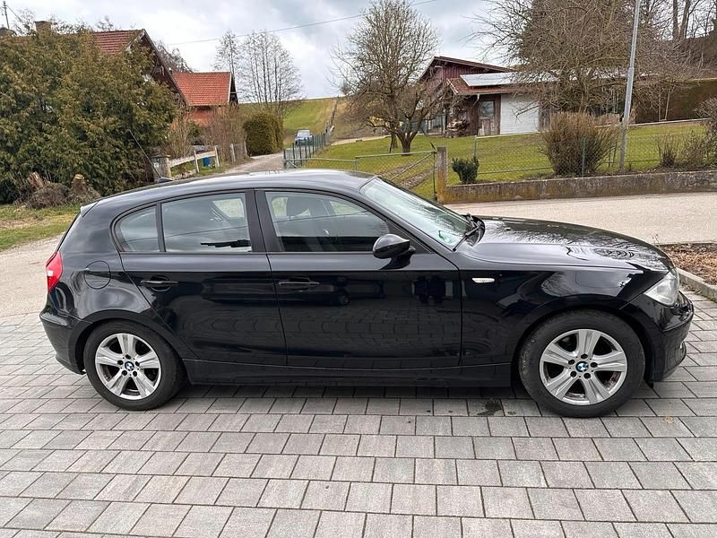 Gebraucht BMW 118 143 PS (105 kW) 2009 Schwarz Kleinwagen