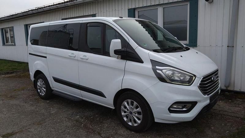 Gebraucht Ford Tourneo 131 PS (96 kW) 2019 Weiß Van / Kleinbus