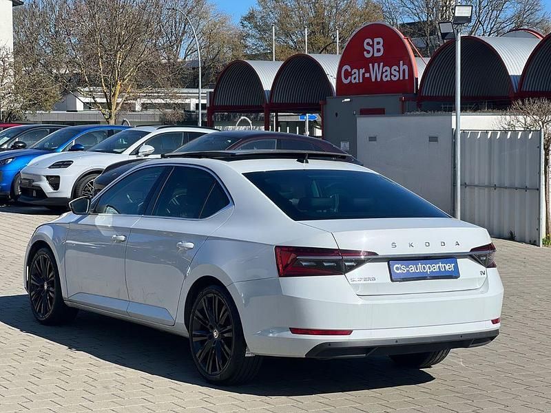 Gebraucht Skoda Superb Style 156 PS (114 kW) 2022 Weiß Limousine