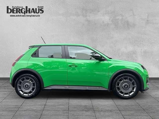 Pop green! metallic Gebraucht 2025 Renault 5 E-Tech Evolution Limousine | 25.990 € - Bild 1/4