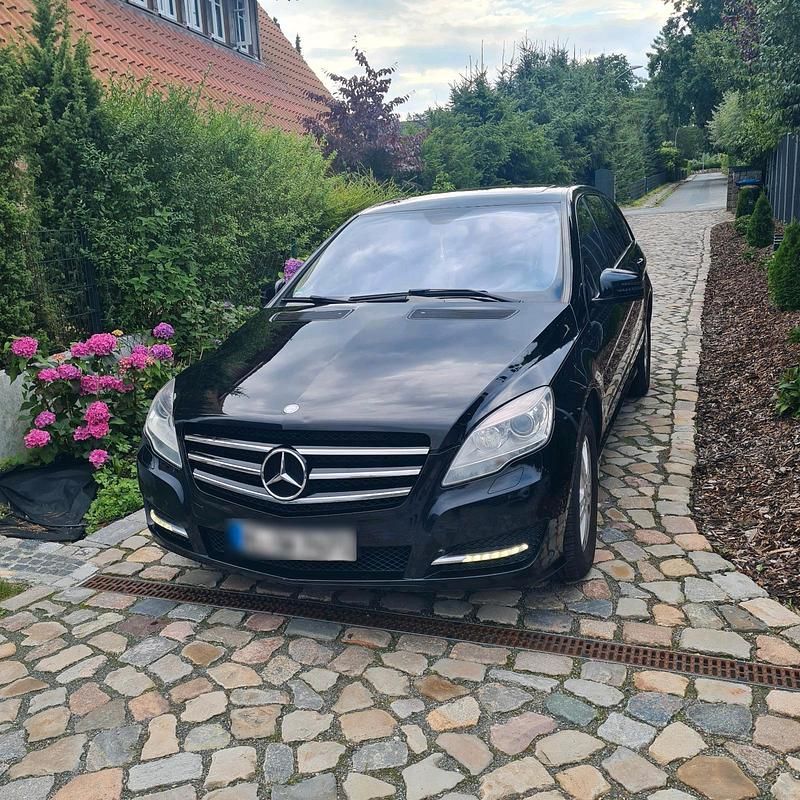 Schwarz Gebraucht 2011 Mercedes R350 Van / Kleinbus | 9.100 € (Fairer Preis) - Bild 1/4
