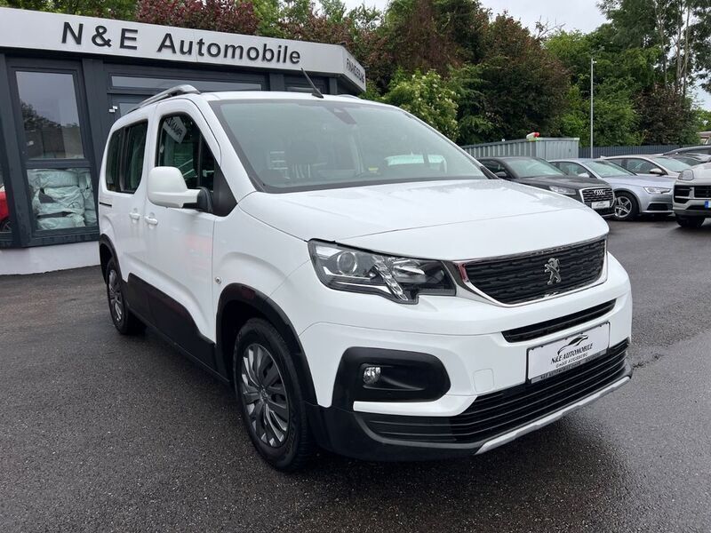 Weiß Gebraucht 2019 Peugeot Rifter Allure Van / Kleinbus | 9.990 € (Superpreis) - Bild 1/4