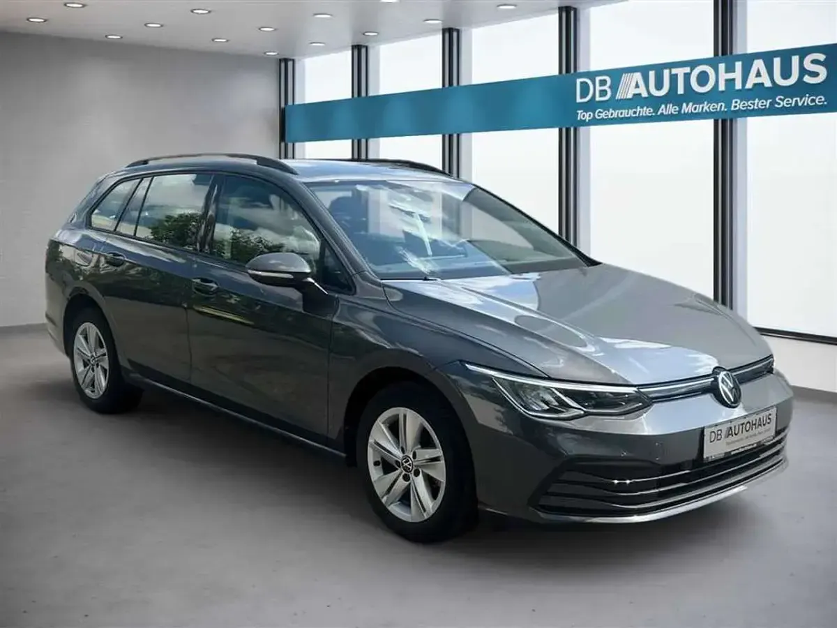 Gebraucht VW Golf VIII Life 110 PS (80 kW) 2024 Grau Kombi