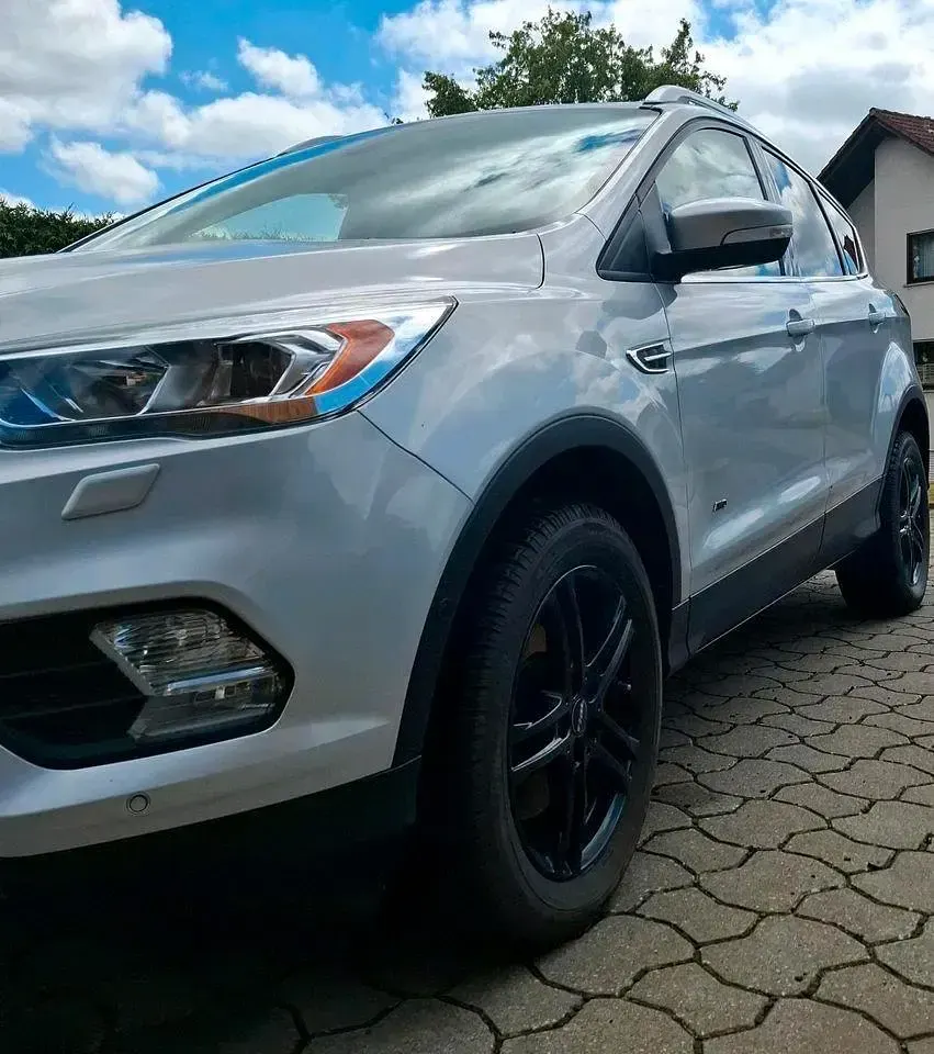 Gebraucht Ford Kuga Titanium 150 PS (110 kW) 2017 Silber SUV