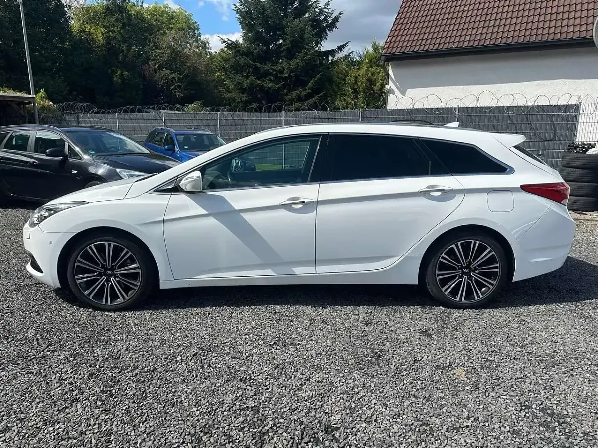 Gebraucht Hyundai i40 Premium 141 PS (103 kW) 2017 Pure white / sol Kombi