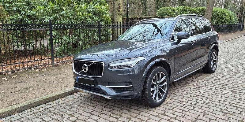 Grau Gebraucht 2017 Volvo XC90 Momentum SUV | 27.900 € (Fairer Preis) - Bild 1/4
