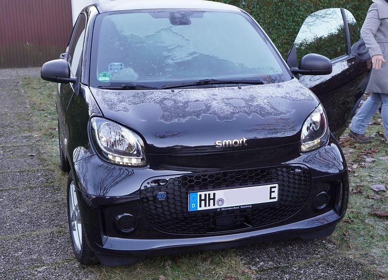 Schwarz Gebraucht 2021 Smart ForTwo Electric Drive Coupé | 10.400 € (Fairer Preis) - Bild 1/4
