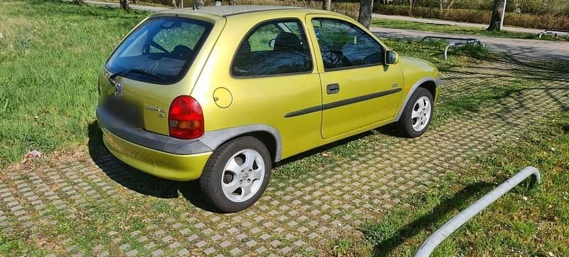Gebraucht Opel Corsa 54 PS (39 kW) 2000 Gelb Kombi