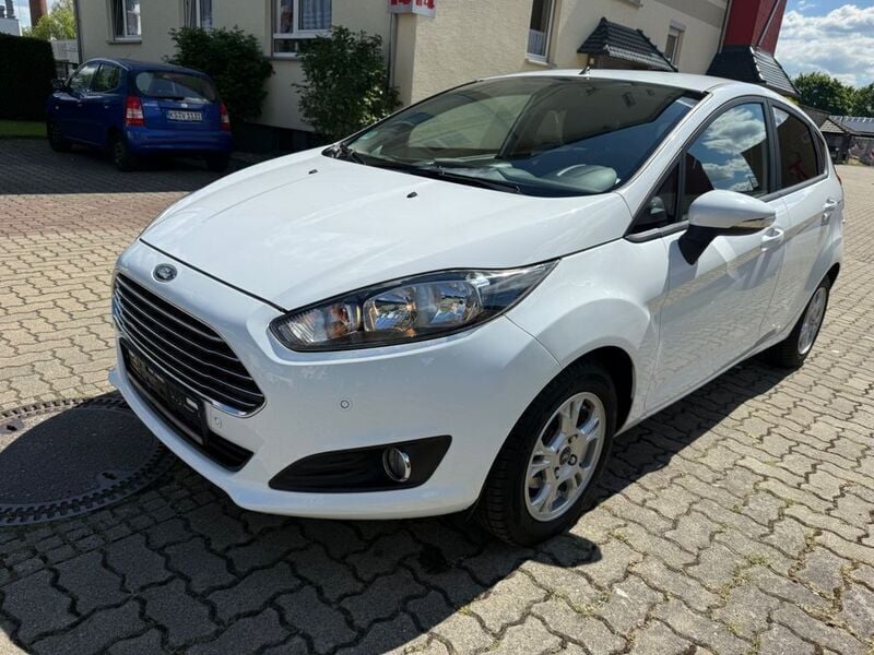 Weiß Gebraucht 2014 Ford Fiesta SYNC Edition Kleinwagen | 5.999 € (Fairer Preis) - Bild 1/4