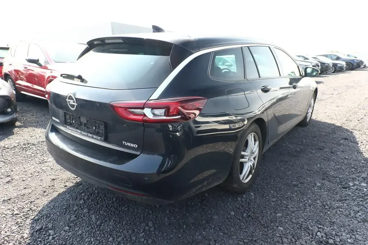 Gebraucht Opel Insignia Dynamic 165 PS (121 kW) 2018 Tiefsee blau Kombi