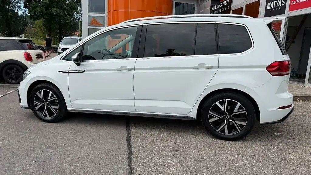 Gebraucht VW Touran Highline 150 PS (110 kW) 2022 Pure white Van / Kleinbus
