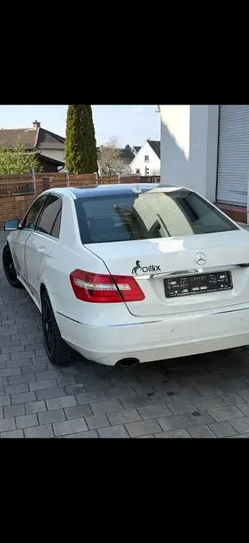 Second-hand Mercedes E200 Avantgarde 184 CP (135 kW) 2011 Alb Berlinǎ