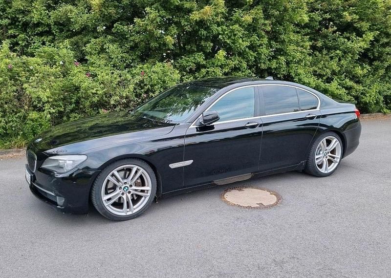 Second-hand BMW 740 Performance 306 CP (225 kW) 2012 Negru Berlinǎ