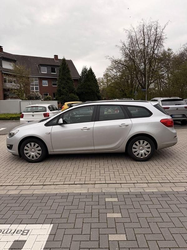 Gebraucht Opel Astra Edition 110 PS (80 kW) 2015 Silber Kombi