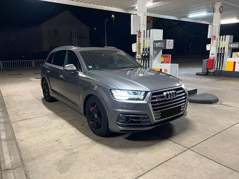 Grau Gebraucht 2017 Audi SQ7 Sport SUV | 34.999 € (Superpreis) - Bild 1/4