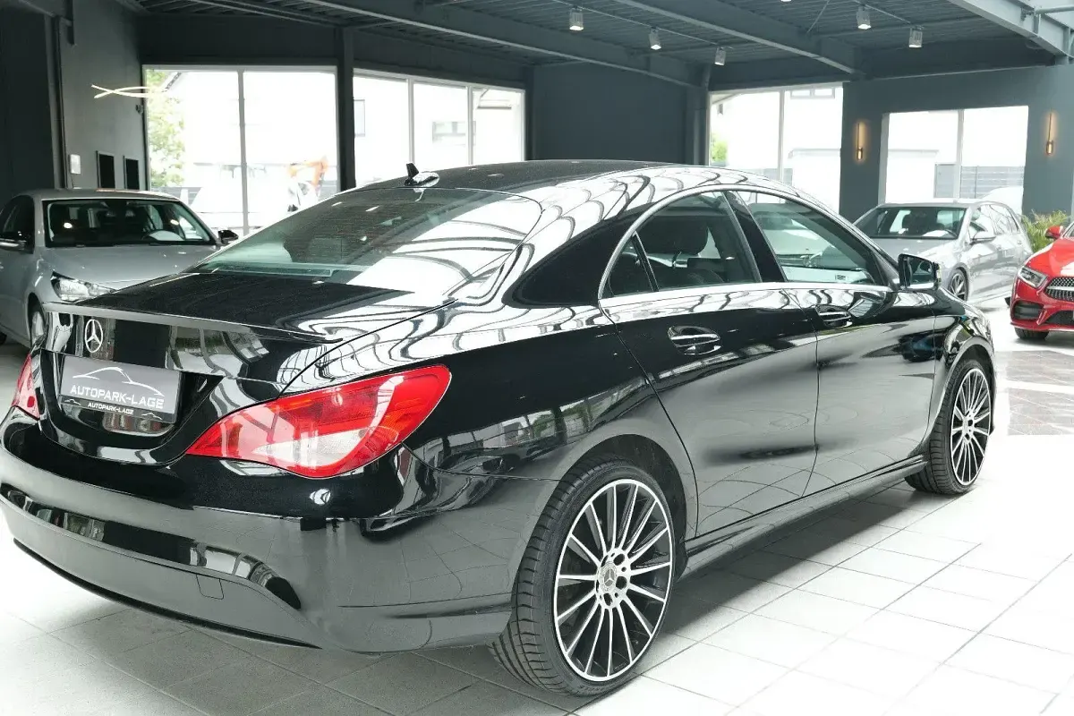 Gebraucht Mercedes CLA220 184 PS (135 kW) 2019 Schwarz Coupé