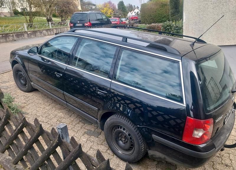 Gebraucht VW Passat 101 PS (74 kW) 2004 Schwarz Kombi