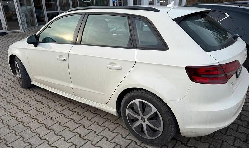 Gebraucht Audi A3 110 PS (80 kW) 2014 Weiß Limousine