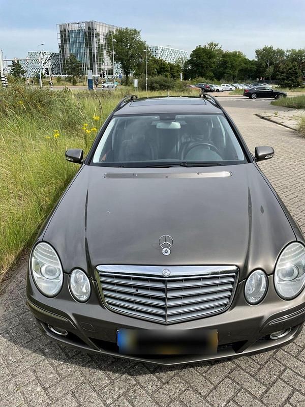 Gebraucht Mercedes E220 170 PS (125 kW) 2009 Grau Kombi