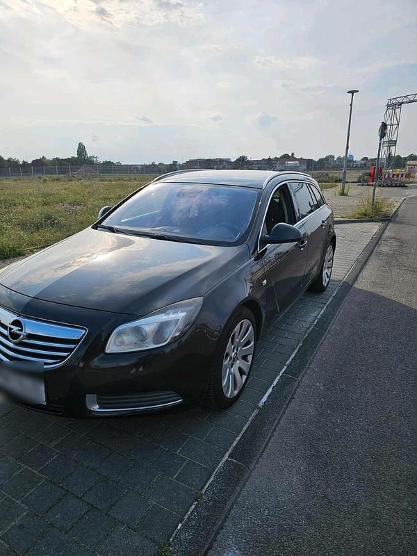 Schwarz Gebraucht 2010 Opel Insignia Kombi | 2.700 € (Guter Preis) - Bild 1/4
