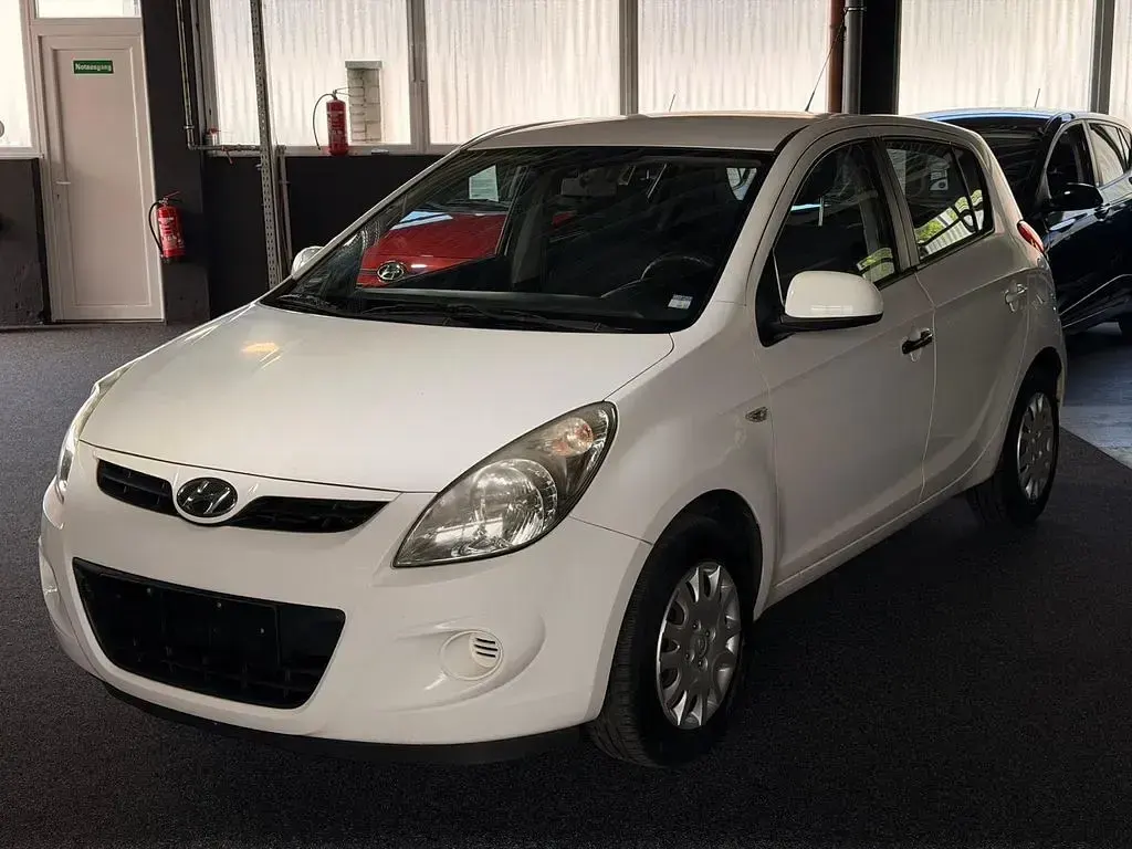 Gebraucht Hyundai i20 Classic 77 PS (56 kW) 2010 Weiß Kleinwagen