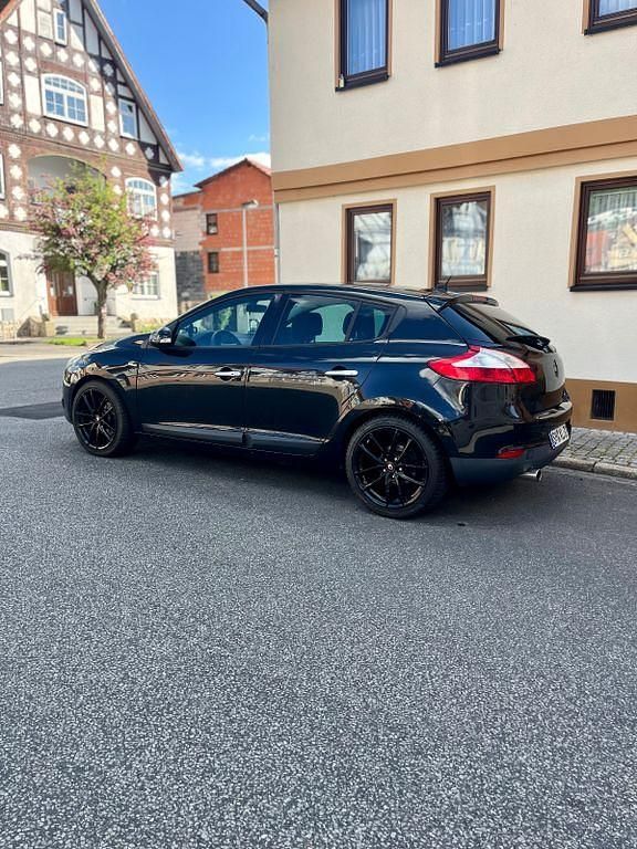 Schwarz Gebraucht 2012 Renault Mégane Bose Edition Limousine | 5.600 € (Fairer Preis) - Bild 1/4
