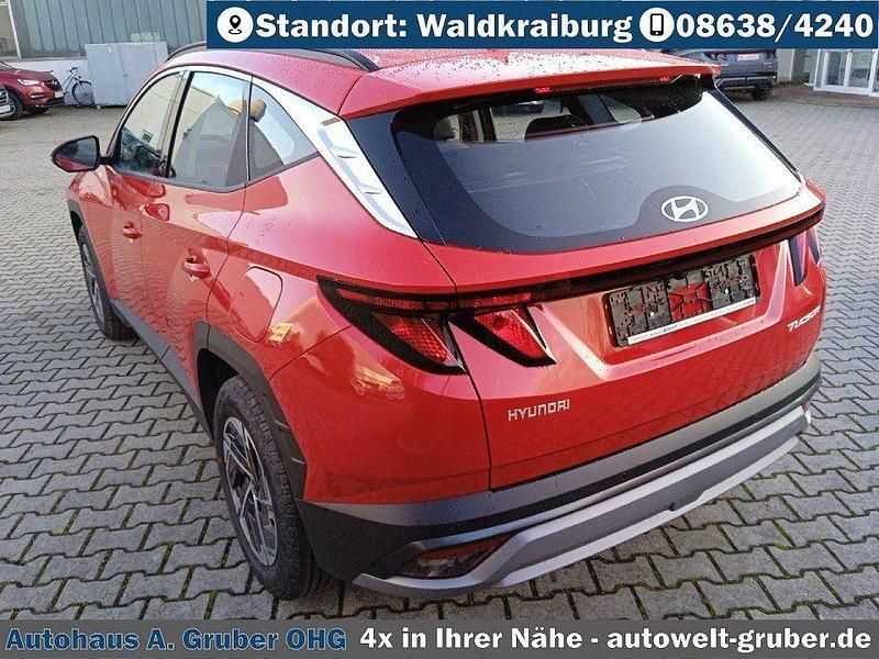 Neu Hyundai Tucson Select 150 PS (110 kW) 2026 Engine red SUV