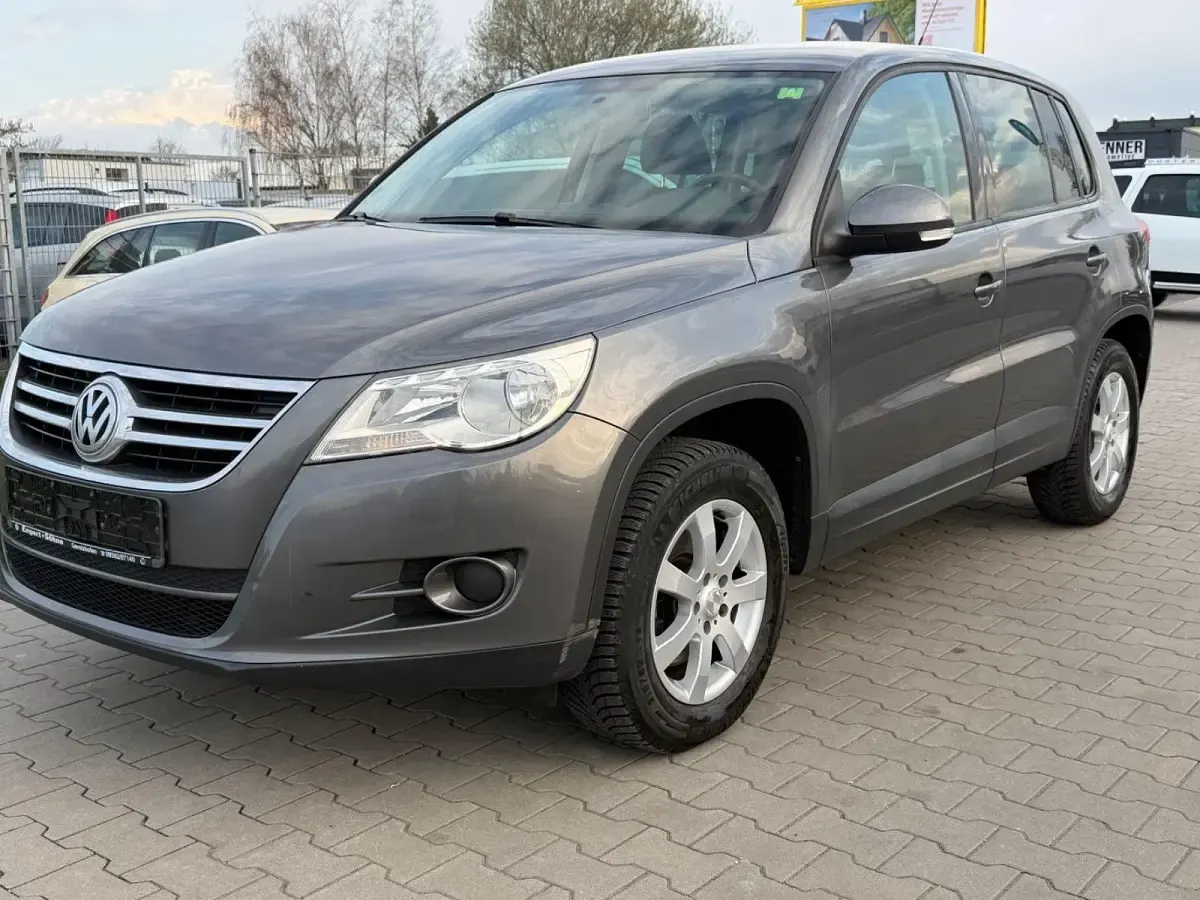 Gebraucht VW Tiguan Trendline 110 PS (80 kW) 2010 Grau SUV