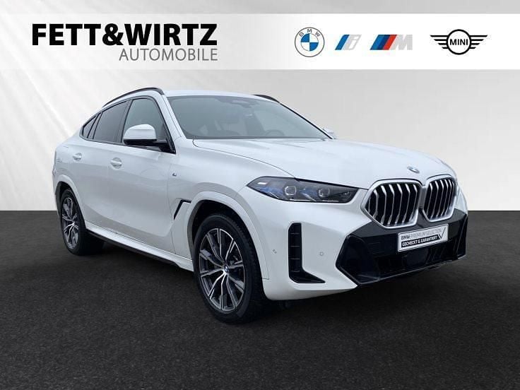 Mineralweiß metallic Gebraucht 2024 BMW X6 M Sport SUV | 77.900 € - Bild 1/3