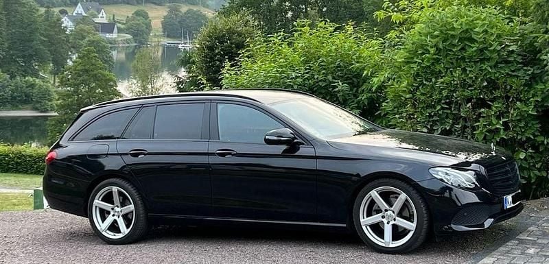 Gebraucht Mercedes E220 194 PS (142 kW) 2017 Schwarz Limousine