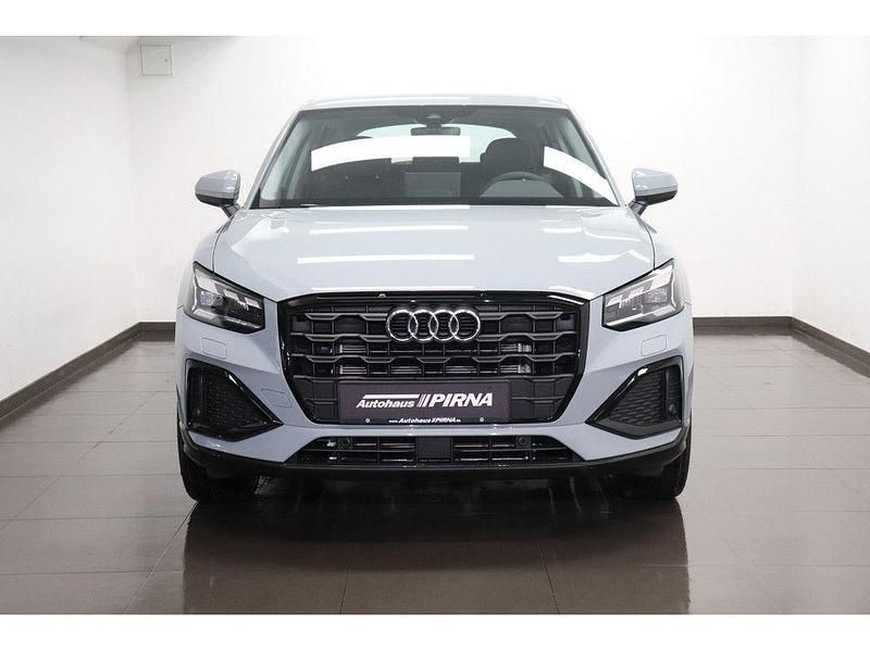 Neu Audi Q2 Advanced Plus 150 PS (110 kW) 2026 Grau SUV