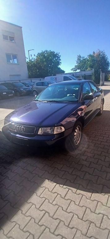 Blau Gebraucht 1996 Audi A4 Limousine | 1.690 € (Fairer Preis) - Bild 1/4