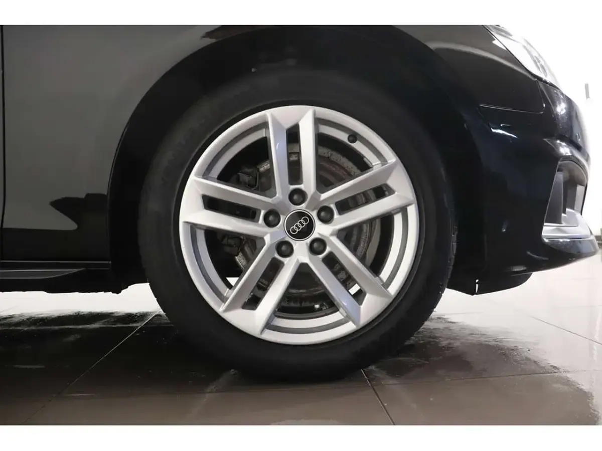 Używany Audi A4 Advanced 136 KM (100 kW) 2021 Czarny Kombi