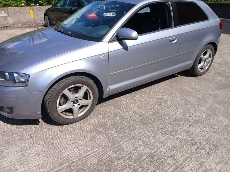 Grau Gebraucht 2003 Audi A3 Attraction Limousine | 1.300 € (Guter Preis) - Bild 1/4