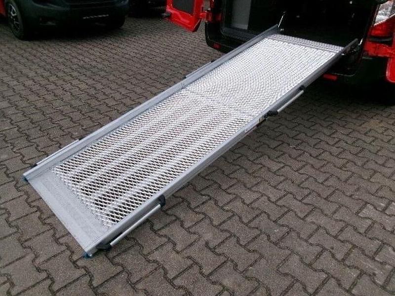 Gebraucht Ford Transit Trend 131 PS (96 kW) 2021 Rot Van / Kleinbus