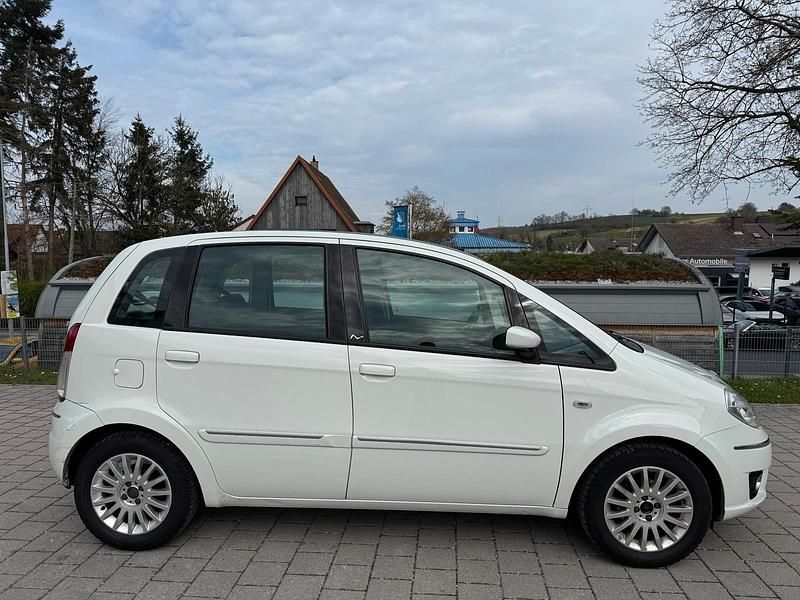 Gebraucht Lancia Musa 95 PS (69 kW) 2010 Weiß Van / Kleinbus