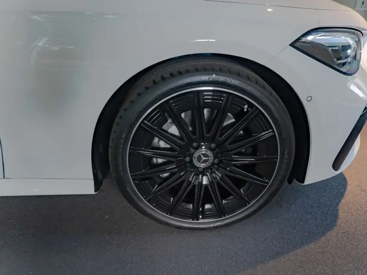 Gebraucht Mercedes CLE220 AMG 197 PS (144 kW) 2025 Weiss polarweiss Coupé