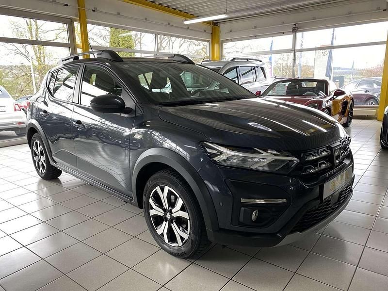 Gebraucht Dacia Sandero Comfort 101 PS (74 kW) 2022 Grau "comete" Limousine