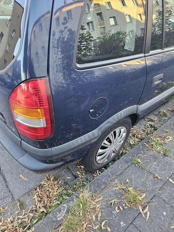 Blau Gebraucht 2002 Opel Zafira Van / Kleinbus | 1.500 € (Fairer Preis) - Bild 1/4