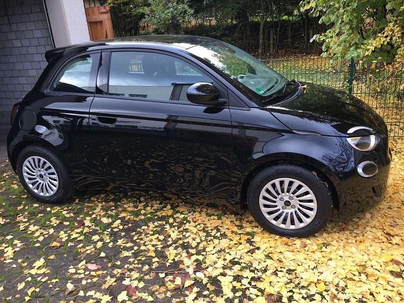 Schwarz Neu 2024 Fiat 500e Limousine | 18.600 € (Superpreis) - Bild 1/4