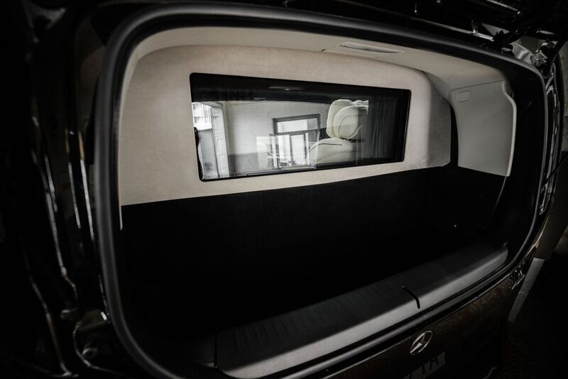 Gebraucht Mercedes V300 237 PS (174 kW) 2024 Schwarz Van / Kleinbus