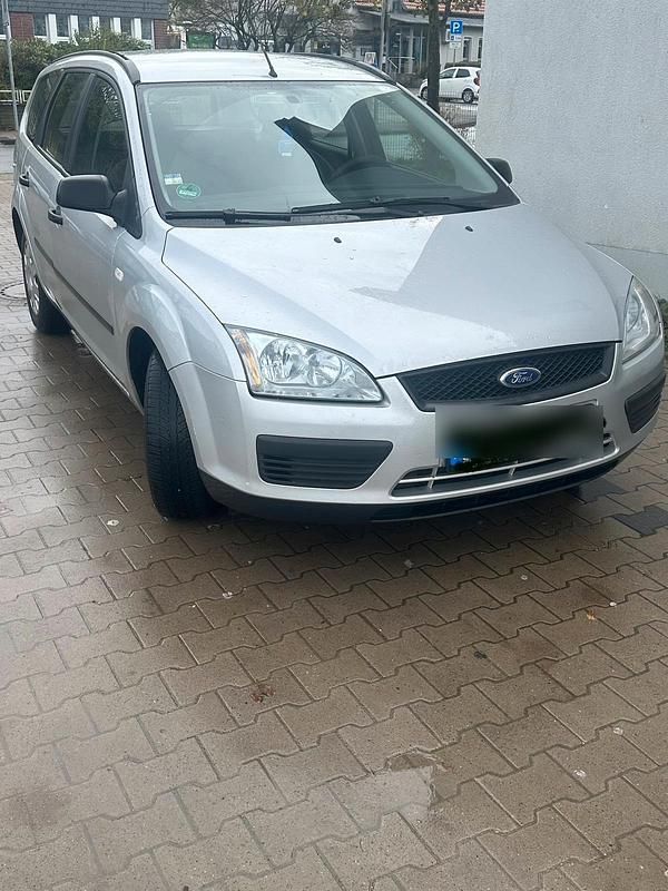 Silber Gebraucht 2006 Ford Focus Kombi | 2.650 € (Fairer Preis) - Bild 1/4