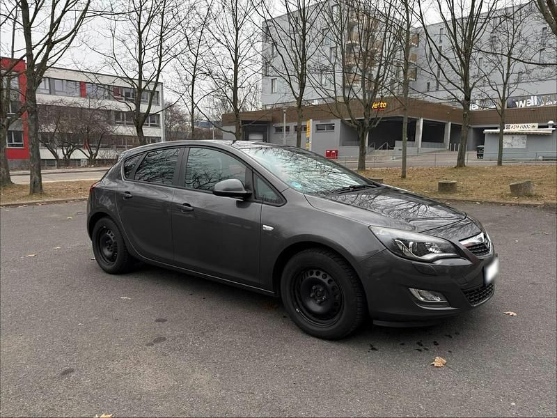 Gebraucht Opel Astra 140 PS (102 kW) 2012 Grau Limousine