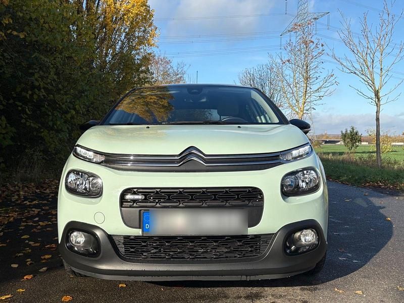 Grün Gebraucht 2017 Citroën C3 PureTech Kleinwagen | 5.850 € (Superpreis) - Bild 1/4